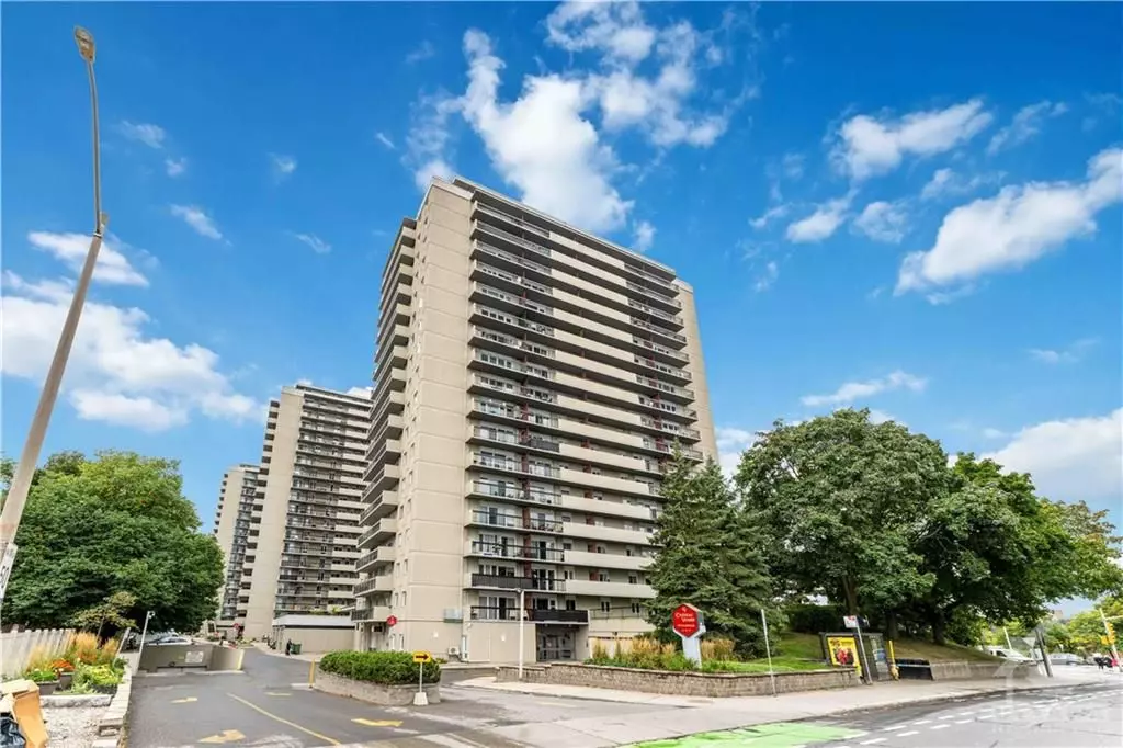 Vanier And Kingsview Park, ON K1L 8C9,158A MCARTHUR AVE #1208