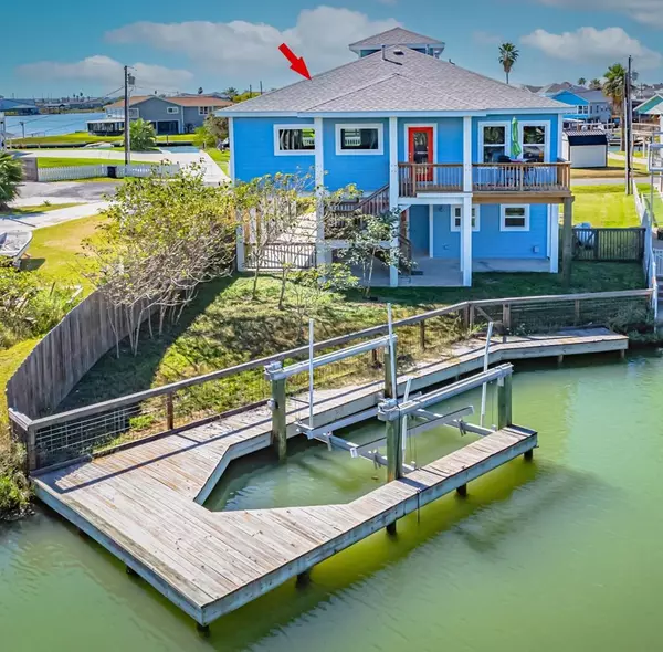 10 CLAM DR, Rockport, TX 78382