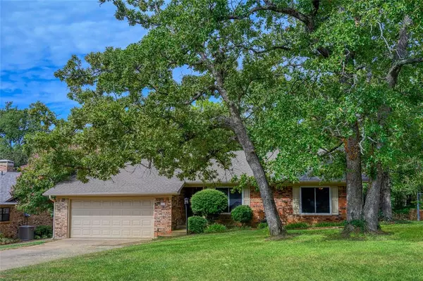 1305 S Lang Avenue, Denison, TX 75020