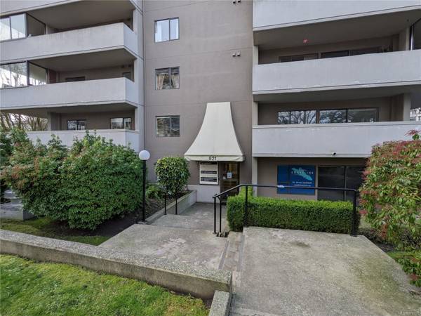 Victoria, BC V8W 1B3,821 Burdett Ave #303