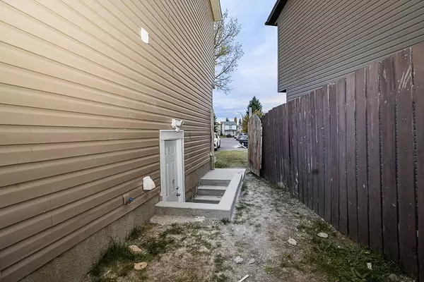 Calgary, AB T3J 3E2,339 Martinbrook PL NE