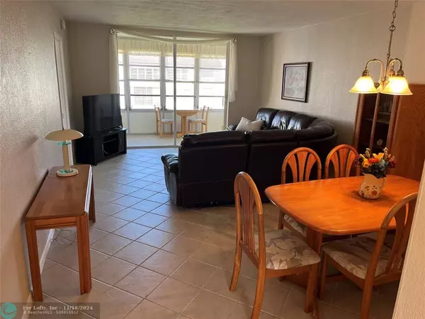 Lauderdale Lakes, FL 33311,2841 Somerset Dr  #400