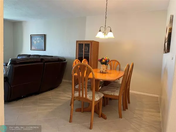 Lauderdale Lakes, FL 33311,2841 Somerset Dr  #400