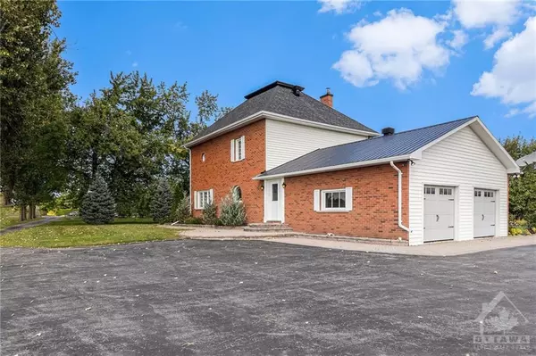 Mcnab/braeside, ON K7S 3G8,2203 RUSSETT DR