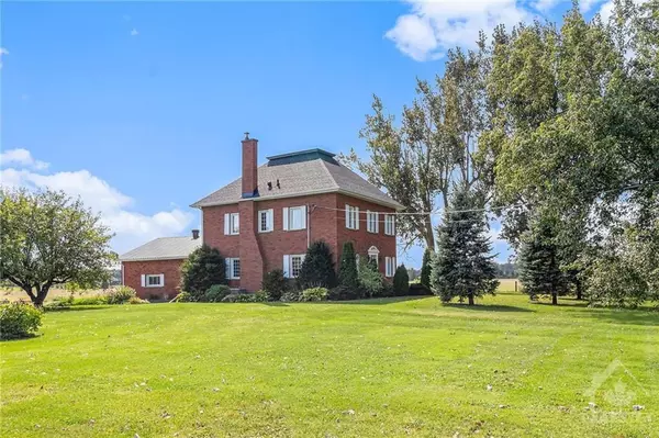 Mcnab/braeside, ON K7S 3G8,2203 RUSSETT DR