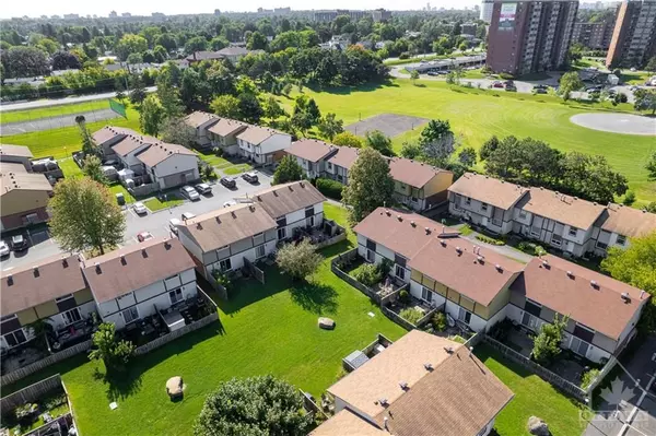 Elmvale Acres And Area, ON K1B 5B6,2570 SOUTHVALE CRES