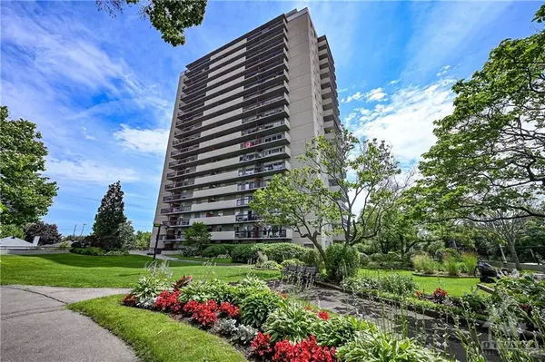 158C MCARTHUR AVE #903, Vanier And Kingsview Park, ON K1L 8E7