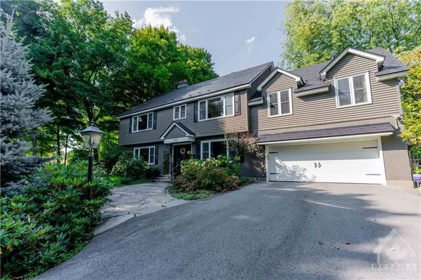 275 BUCHAN RD, Rockcliffe Park, ON K1M 0W4