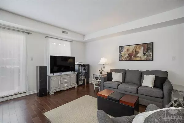 Barrhaven, ON K2J 2T3,56 B TAYSIDE