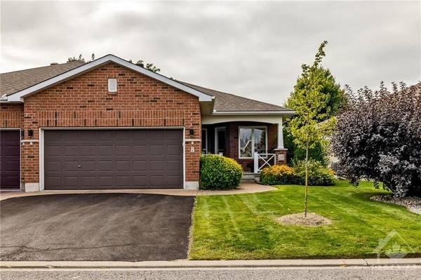 8 NIGHTHAWK CRES, Kanata, ON K2M 2R5