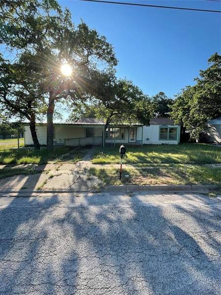 100 S Hillcrest Avenue, Eastland, TX 76448