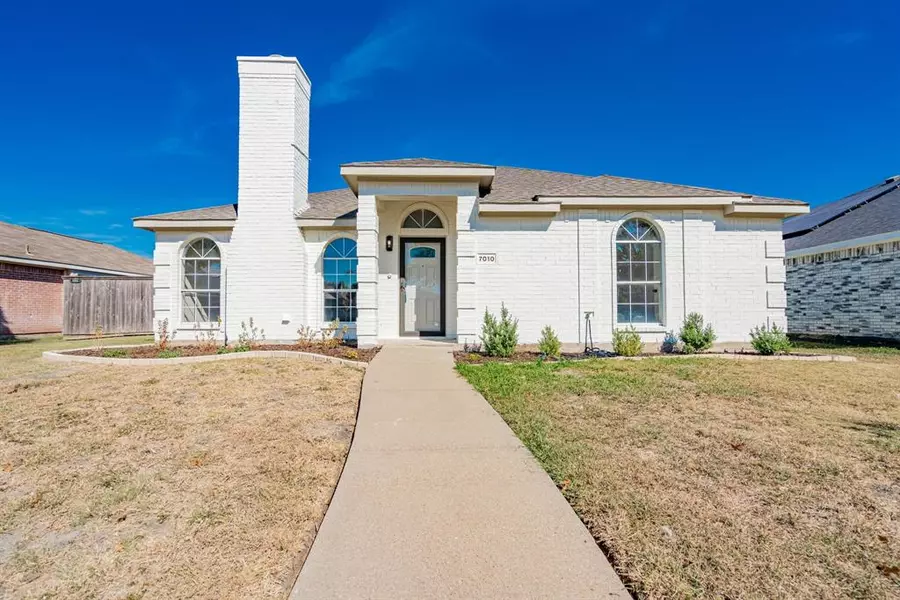 7010 Caruth Drive, Rowlett, TX 75089