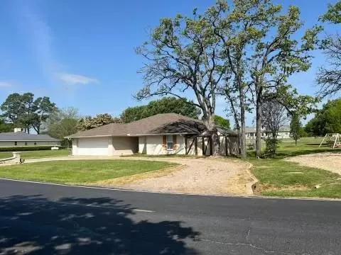 824 Kiowa Drive W, Gainesville, TX 76240