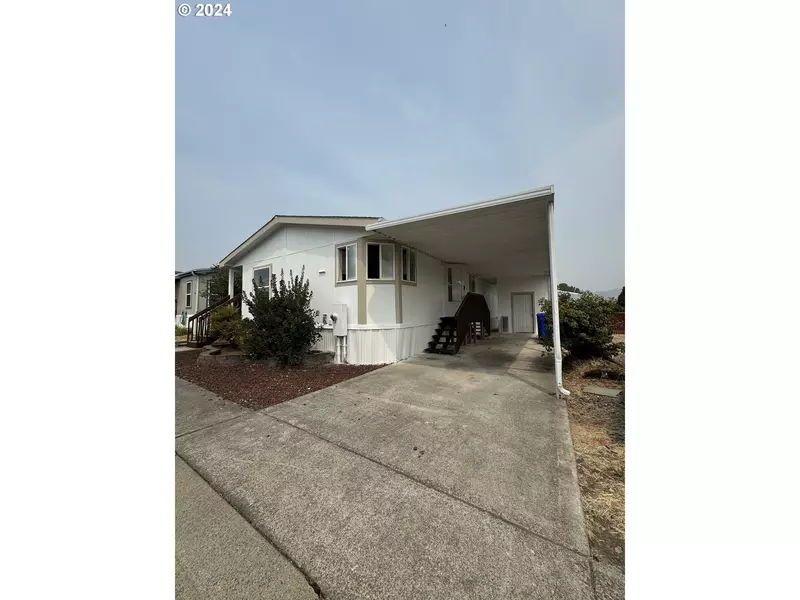 161 SANTIAM LN, Roseburg, OR 97471