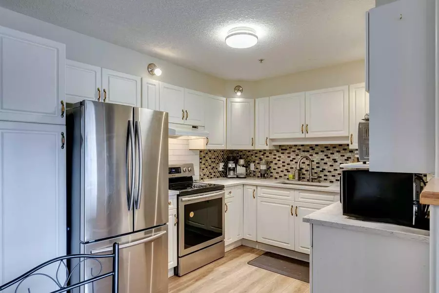 6868 Sierra Morena BLVD Southwest #245, Calgary, AB T3H 3R6