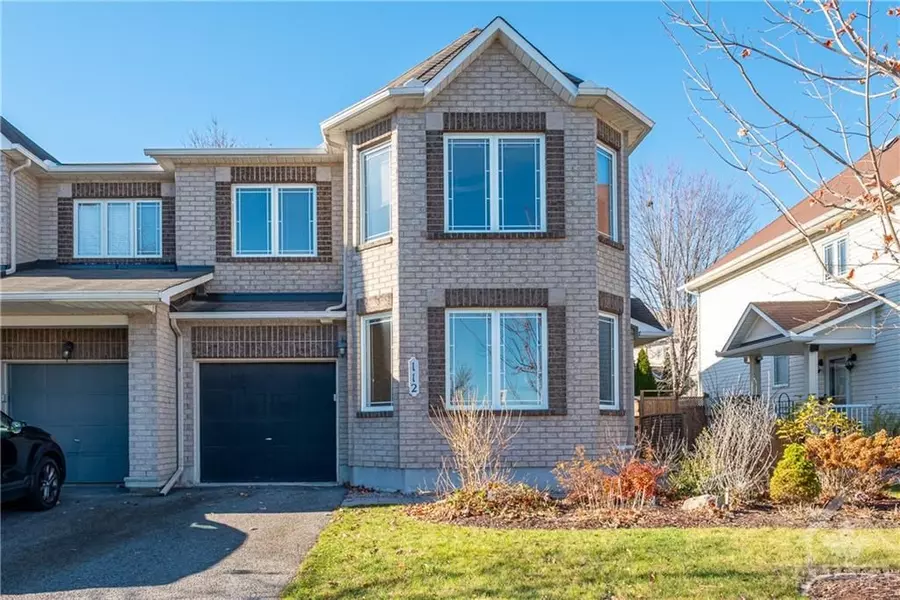 112 GROVEMONT DR, Barrhaven, ON K2G 6Z4