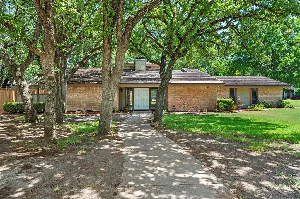 Azle, TX 76020,304 Driftwood Court