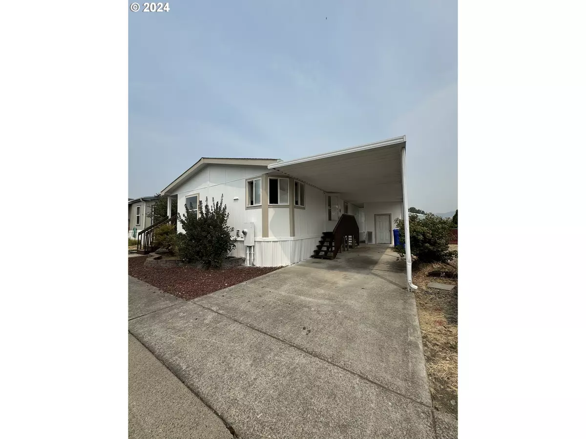 Roseburg, OR 97471,161 SANTIAM LN