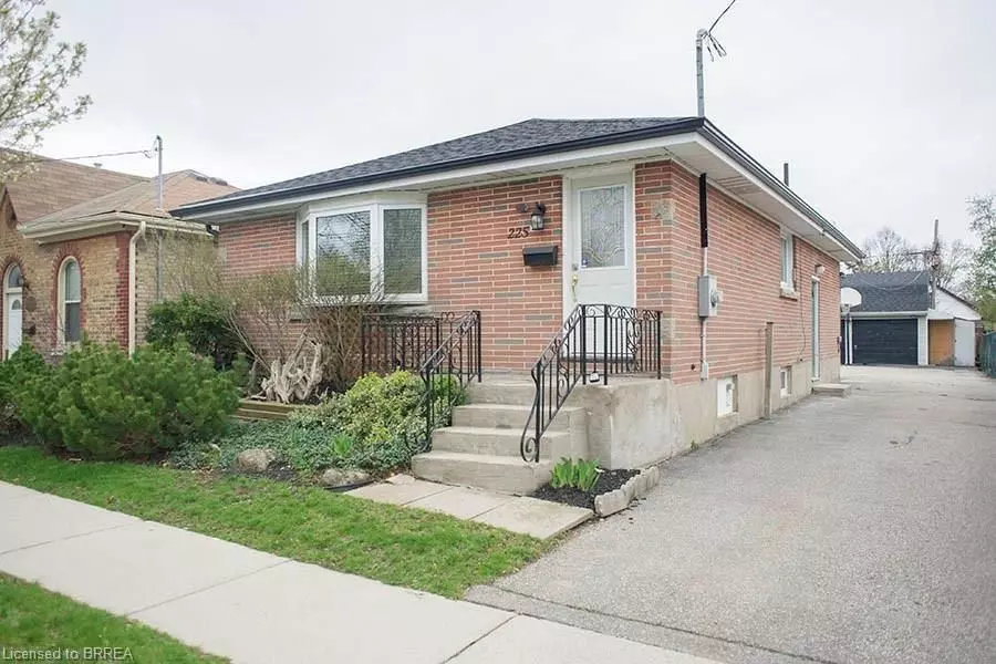 Brantford, ON N3S 4H2,225 Chatham ST #Lower