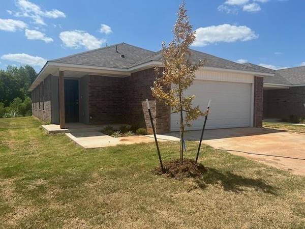 3308 Hickorystick Drive, Chickasha, OK 73018