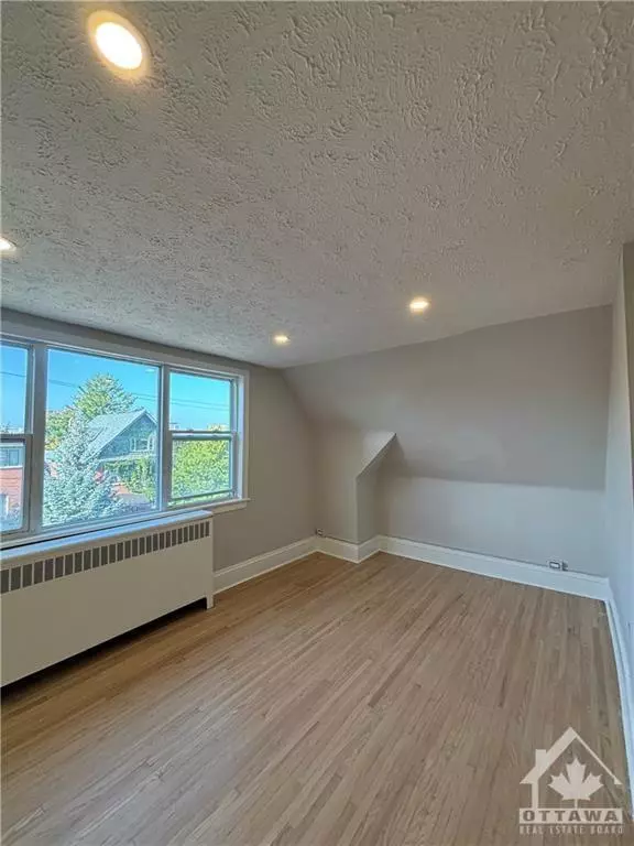 Ottawa, ON K1S 2W9,28 AYLMER AVE #3