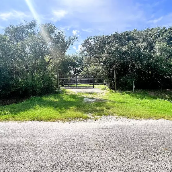 1121 Egret LN, Rockport, TX 78382