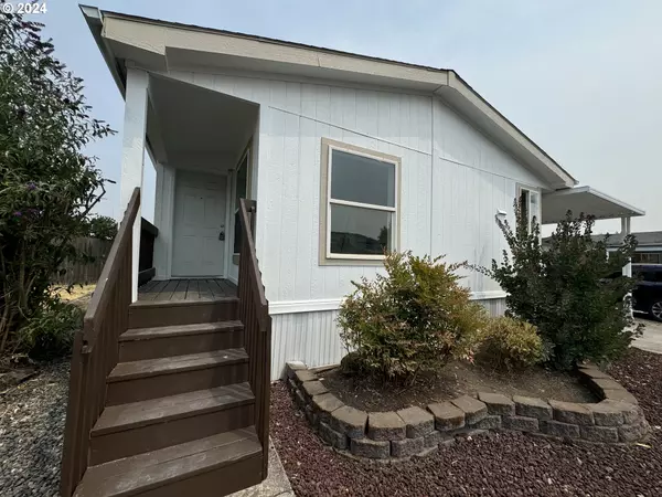 Roseburg, OR 97471,161 SANTIAM LN