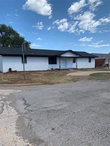 401 S Walnut Street, Custer City, OK 73639