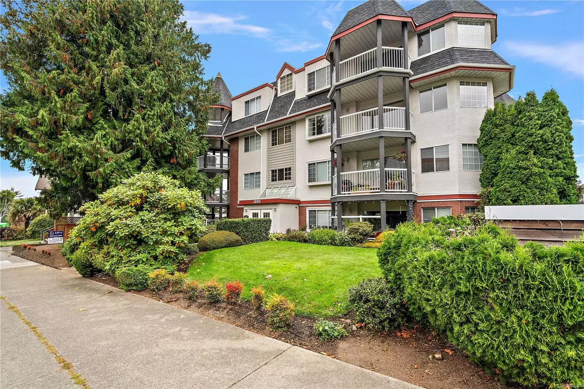 Victoria, BC V8V 3L2,1220 Fort St #402