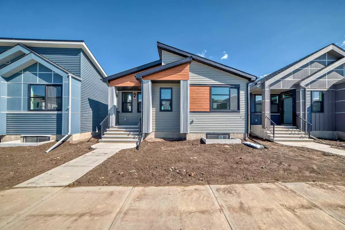 Calgary, AB T3P 2E6,208 Lucas PL Northwest