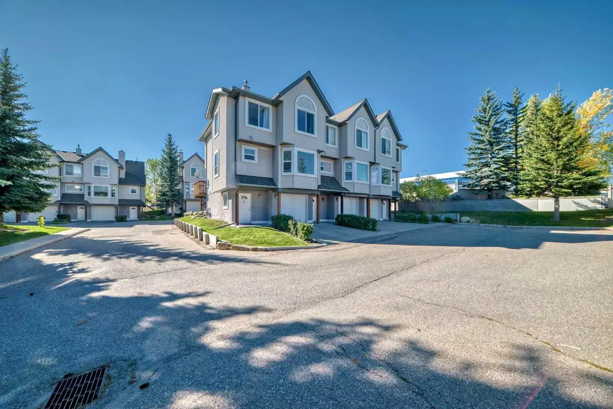 Calgary, AB T3K 5B6,27 sandarac Villas NW