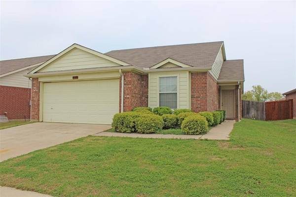 8621 Chisholm Trail, Cross Roads, TX 76227