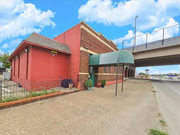 419 E Moore Avenue, Terrell, TX 75160