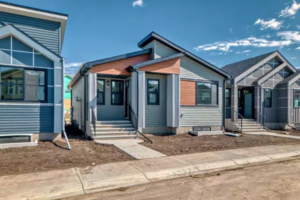 Calgary, AB T3P 2E6,208 Lucas PL Northwest