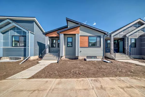 208 Lucas PL NW, Calgary, AB T3P 2E6