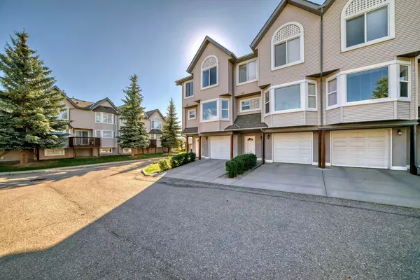 Calgary, AB T3K 5B6,27 sandarac Villas Northwest