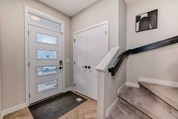 Airdrie, AB T4B5J9,136 Cobblestone Gate