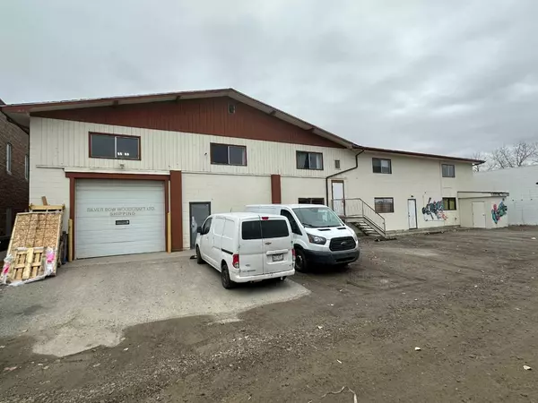 Calgary, AB T3B 0K6,6915 32 AVE NW