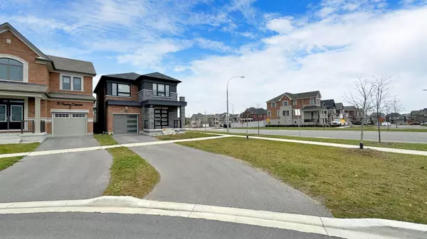 Whitby, ON L1P 0M1,21 Broden CRES