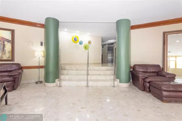 Hallandale Beach, FL 33009,100 Golden Isles Dr  #408