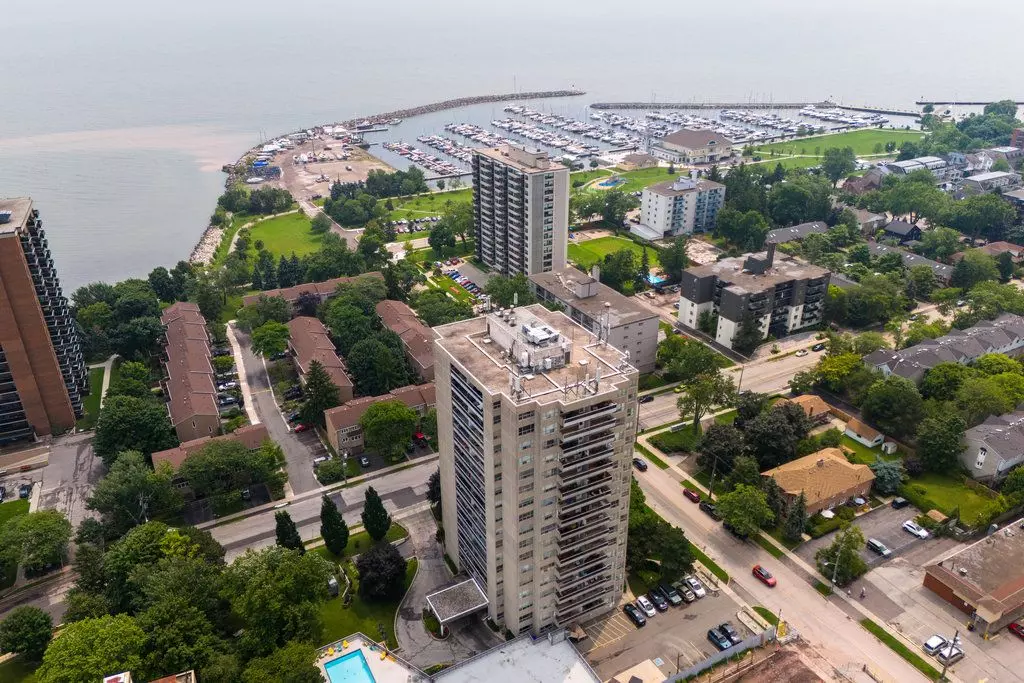 Oakville, ON L6L 5K1,2263 Marine DR #501