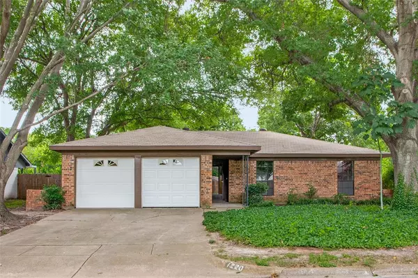 1220 Tobie Layne Street, Benbrook, TX 76126