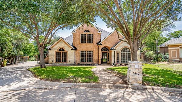 3640 Chateaux Lane, Hurst, TX 76054