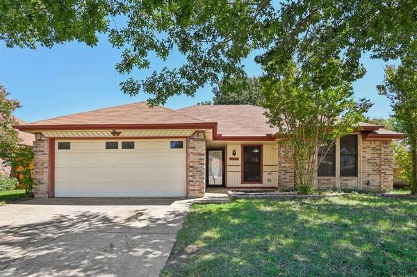 7204 Kary Lynn Drive E,  Watauga,  TX 76148