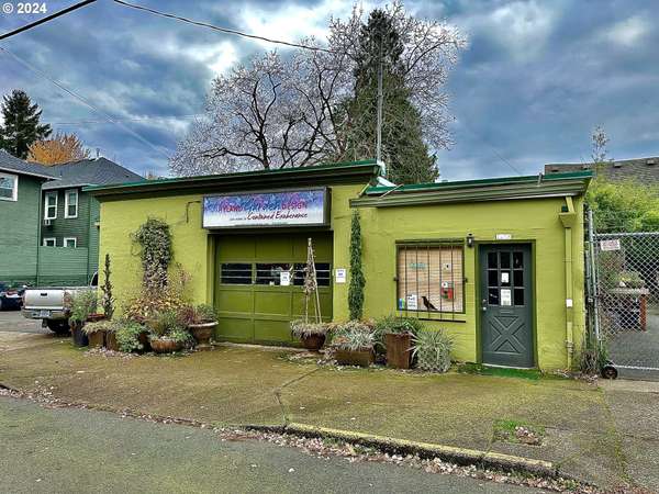 1114 SE CLAY ST, Portland, OR 97214