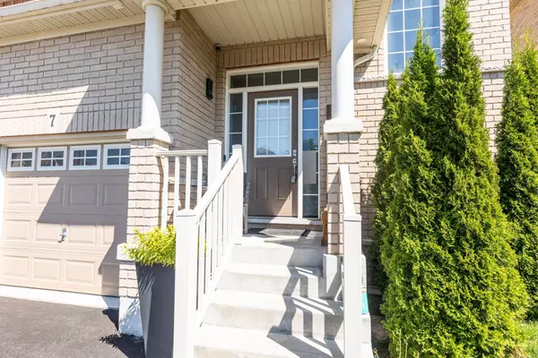 Clarington, ON L1B 0E2,7 McDonald CRES