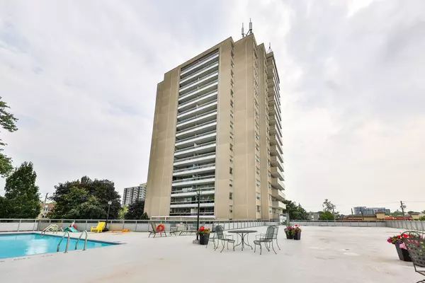 Oakville, ON L6L 5K1,2263 Marine DR #501