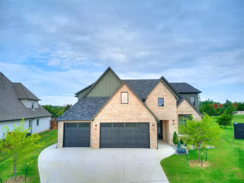 5417 Gateway Bridge Court, Edmond, OK 73034