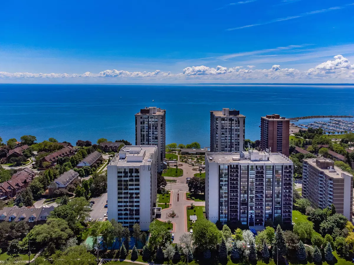 Oakville, ON L6L 5L5,2175 Marine DR #PH6