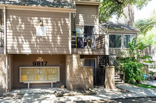 Dallas, TX 75243,9817 Walnut Street #212